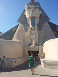 In front of the Luxor Hotel_klein